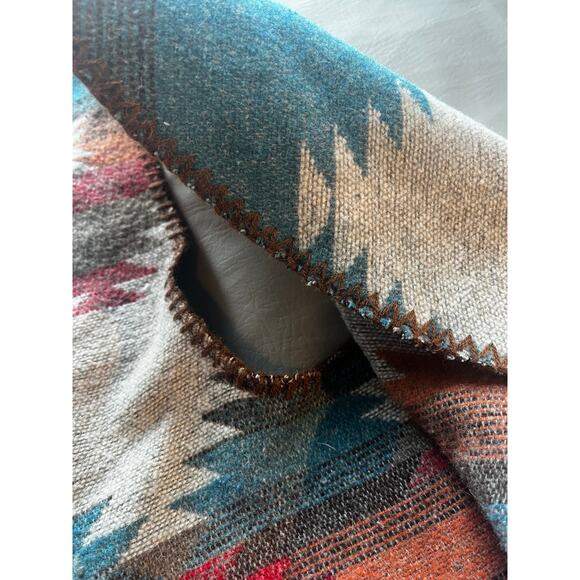 Southwest Pattern Vest Shawl Poncho Fleece OSFM EUC - Picture 4 of 9